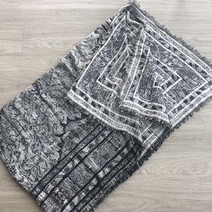 ZARA black/white textured blanket scarf